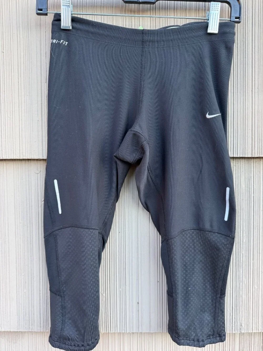 Nike Dri-Fit Capri Leggings XS Black Zipper Pocket Running Crop Workout Pants